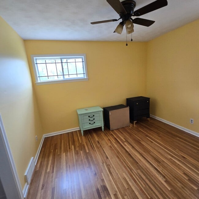 Building Photo - 1625 Westlawn Dr