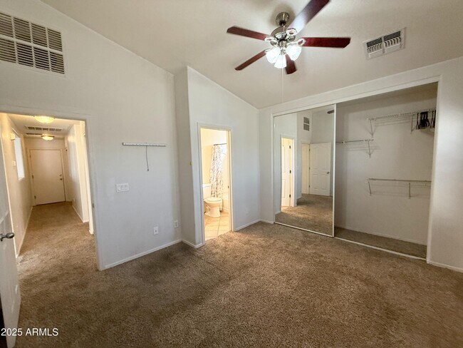 Building Photo - 11561 W Green Dr