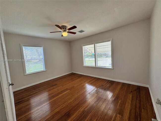 Building Photo - 1441 NE 134th Rd