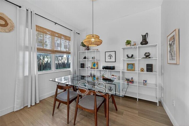 Building Photo - 15 NE 20th Ave