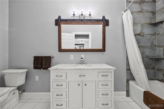 Building Photo - 5445 E Creek Rd