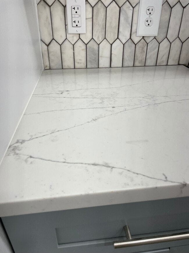 Building Photo - 112 Garside St