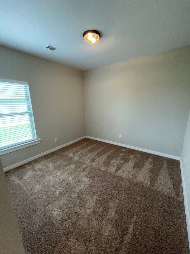 Building Photo - Home for Rent in Tuscaloosa, AL!!! View wi...