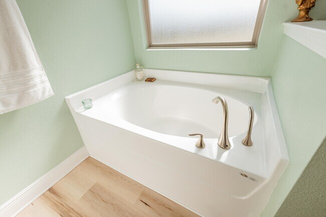 Building Photo - 2200 Jernigan Dr