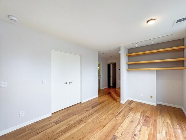Building Photo - Stunning 3B/3BA House in Del Mar!