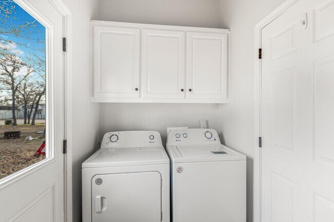 Building Photo - 3933 John Sharp Pkwy