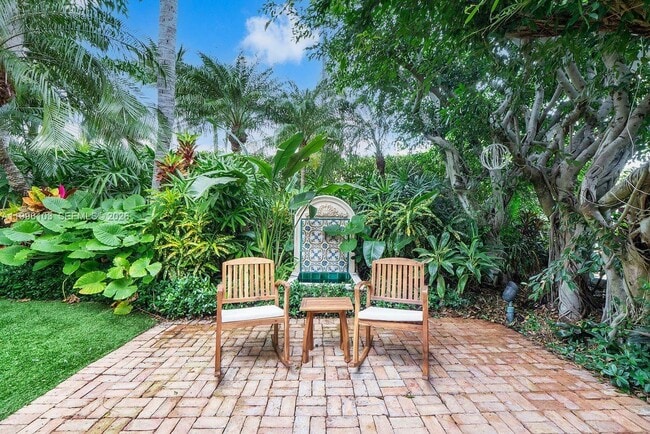 Building Photo - 226 Chilean Ave