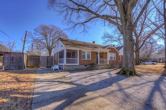 Building Photo - Beautifully renovated duplex in High Point Terrace!