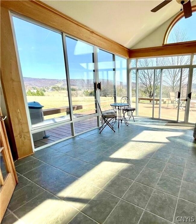 Building Photo - 1018 W State Rd