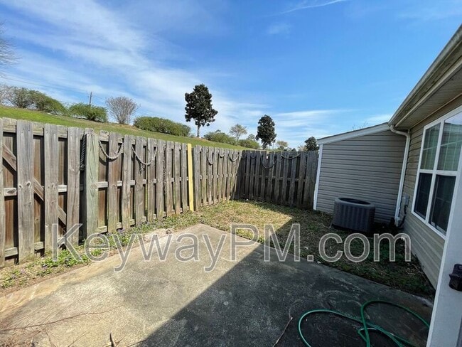 Building Photo - 1414 Anna Way