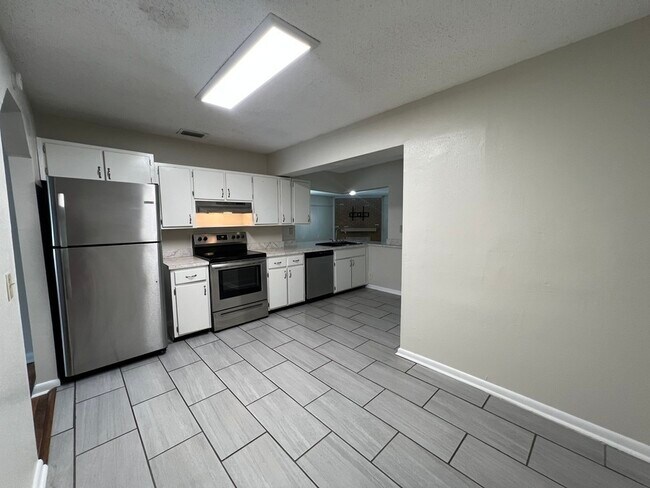 Building Photo - 5551 Dakota Dr