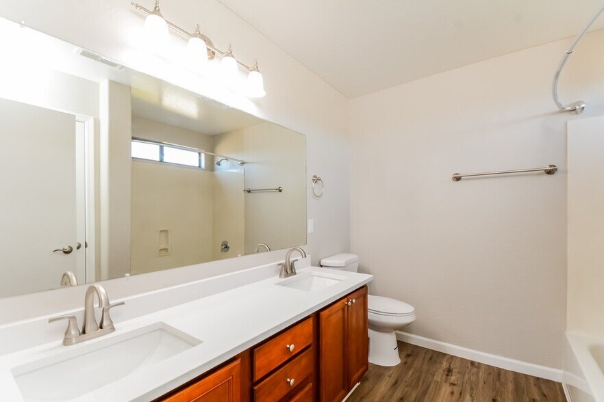 Building Photo - 12530 W Willow Ave