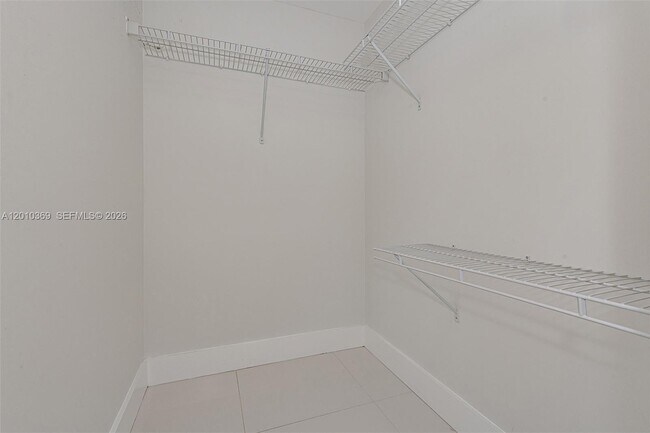 Building Photo - 1300 Brickell Bay Dr