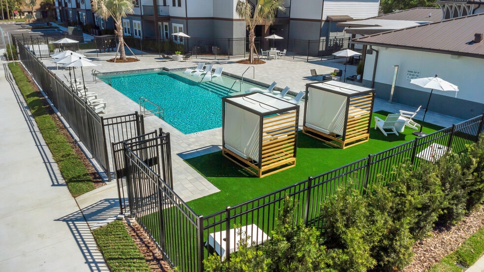 Primary Photo - Everest Largo Apartments