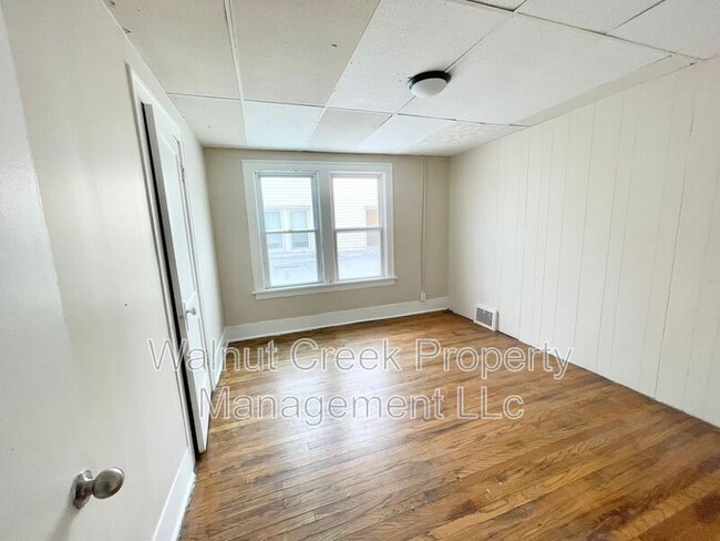 Building Photo - 810 E Erie Ave