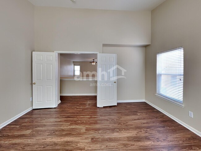 Building Photo - 125 Parkmont Ct