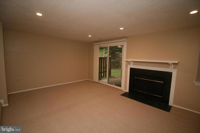 Building Photo - 512 Suffield Dr