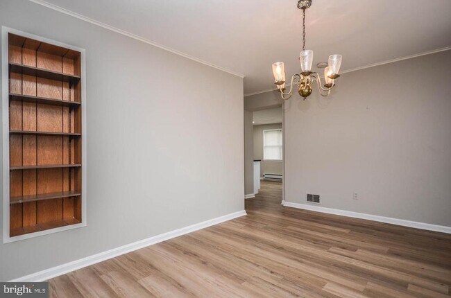 Building Photo - 4426 Hallet St
