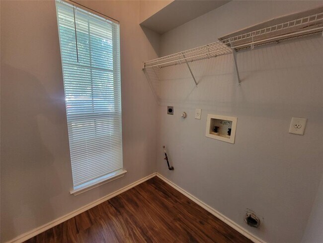 Building Photo - 152 Dressen