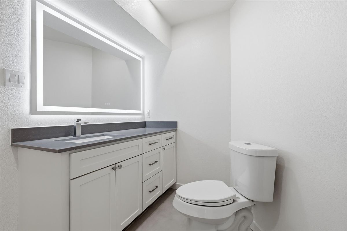 Building Photo - 4816 Amesbury Dr