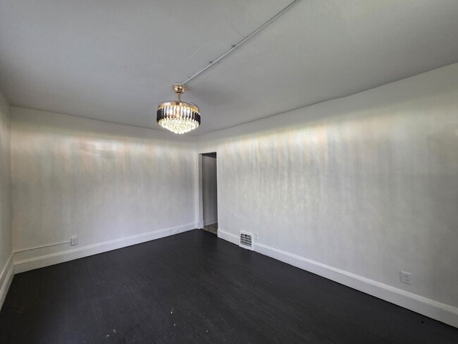 Building Photo - 124 Dawes Ave