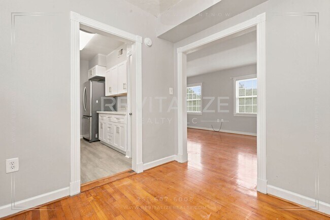 Building Photo - 214 Upham St