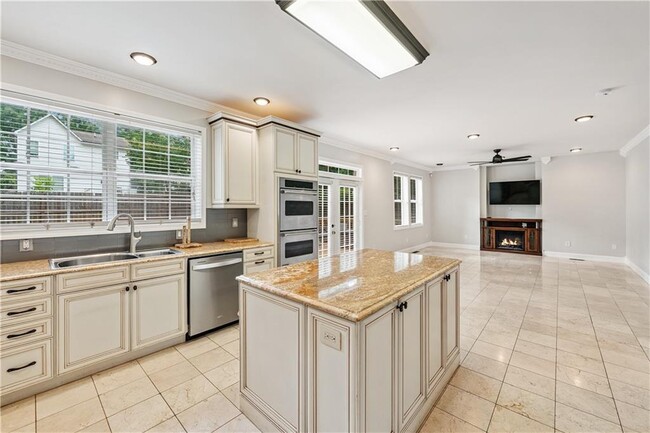 Building Photo - 1578 Lincoln Ave SE