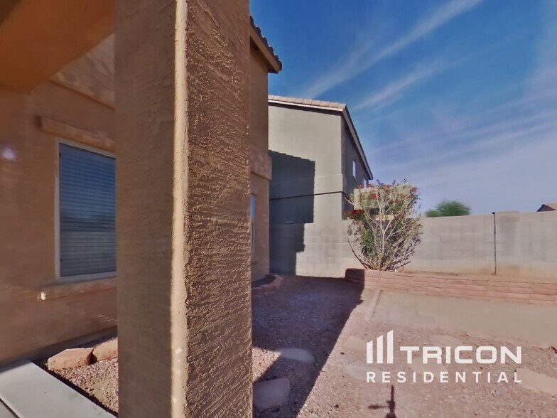 Building Photo - 36524 W El Greco St