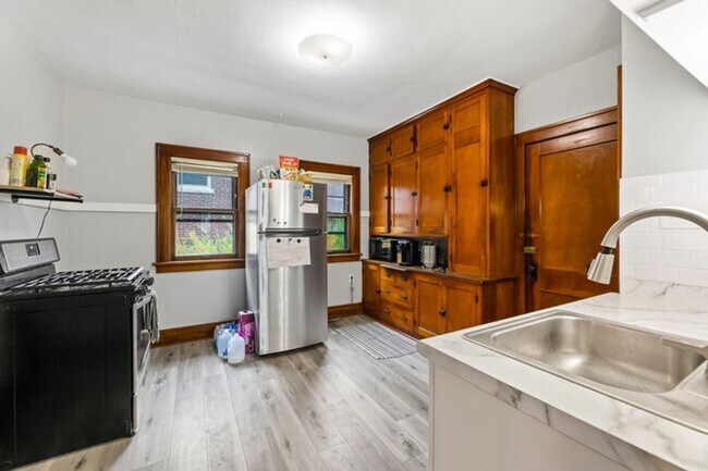 Building Photo - 1609 N 57th St