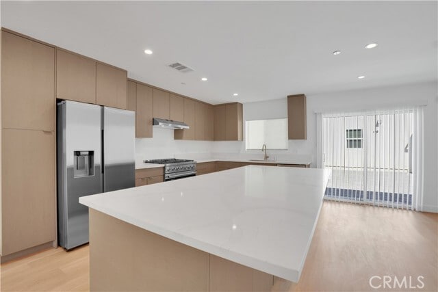 Building Photo - 18225 Chatsworth St