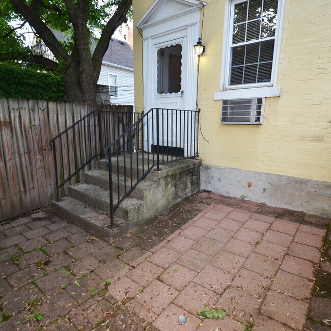 Building Photo - 3 Rosary Way