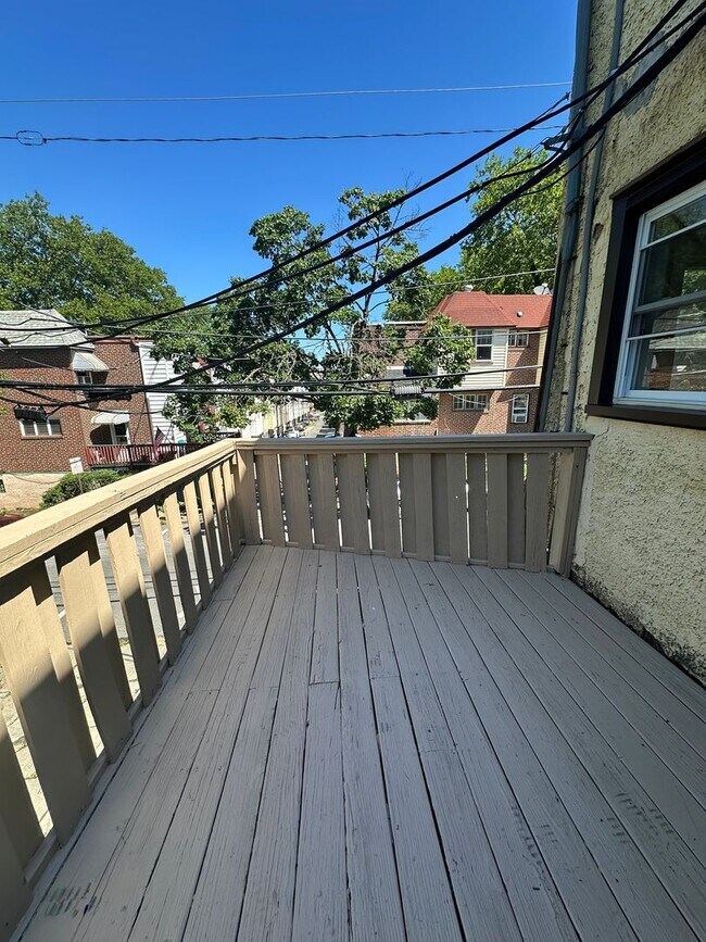 Building Photo - 3 Bed/2 Bath Available in Upper Darby