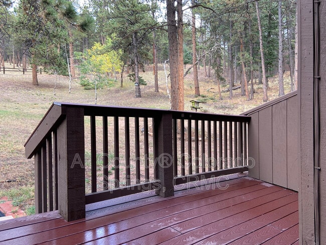 Building Photo - 550 Manor Ct