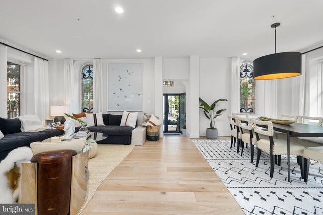 Building Photo - 1015 D St NE