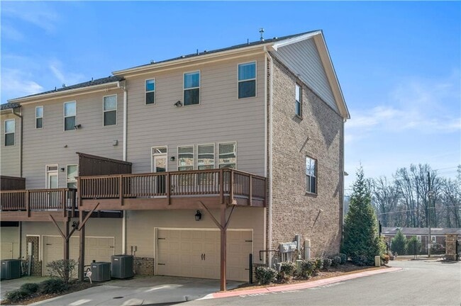 Building Photo - 1302 Harris Way S
