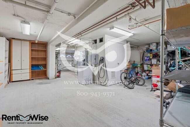 Building Photo - 727 Moraga St