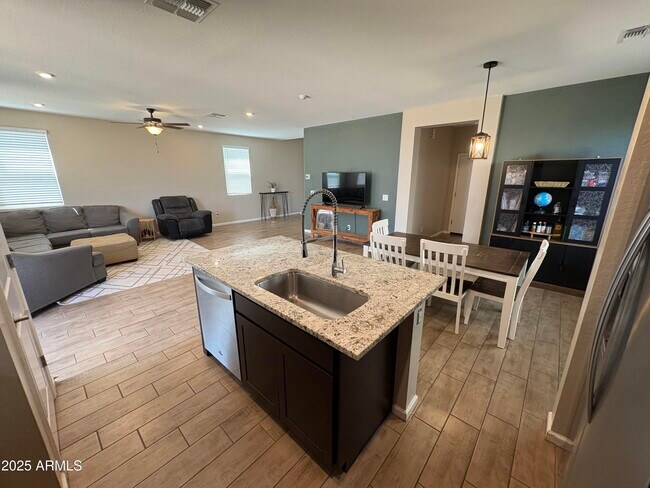 Building Photo - 17441 W Paraiso Ln
