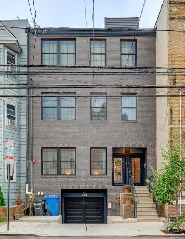 Primary Photo - 131 Hopkins Ave