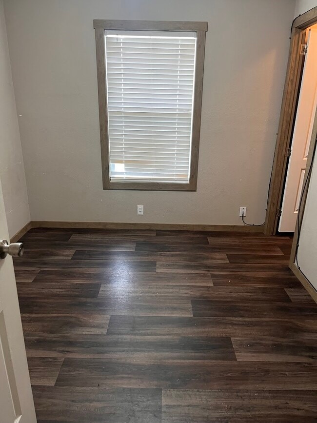 Building Photo - 4 Laurel Ct