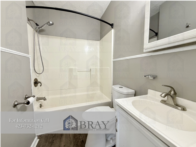Building Photo - Centrally located renovated 2-Bedroom with Hardwood Floors -- Johnson City