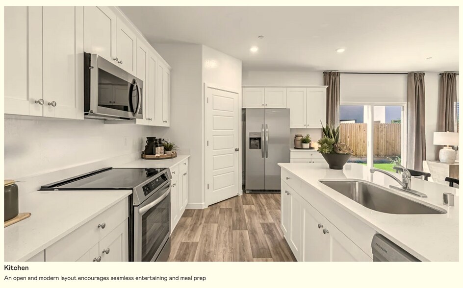 Building Photo - 4454 Buckingham Ave