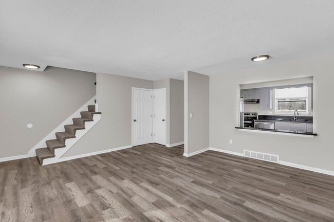 Building Photo - Amazing Townhomes