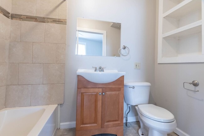 Building Photo - Cozy 3-Bedroom Home in the Heart of London...