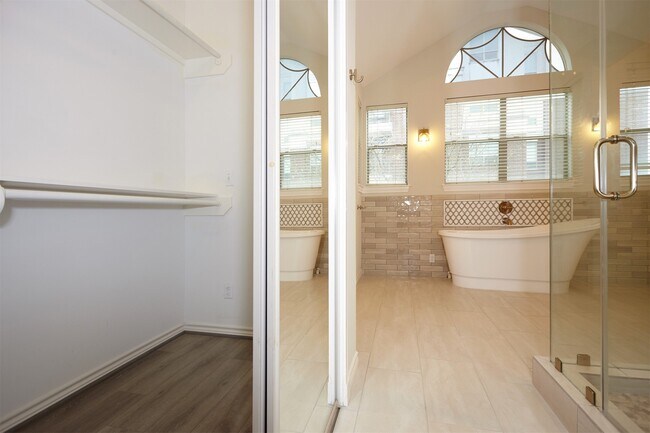Building Photo - 110 Detering St