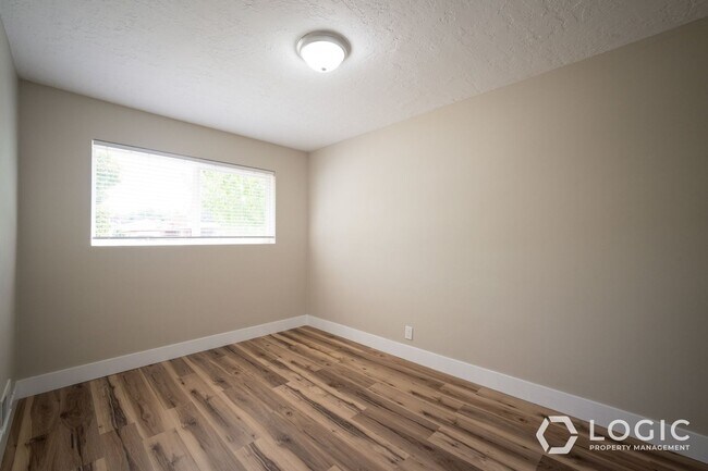 Building Photo - 19 E 1300 S