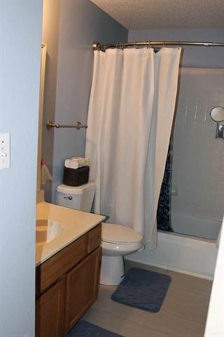 Building Photo - 2213 Ellis Dr