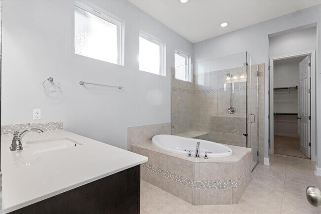 Building Photo - 5112 Globe Mallow Dr
