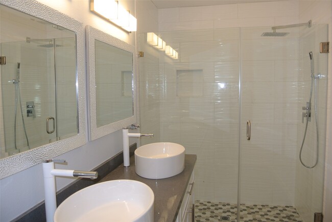 Building Photo - 7911 Greenbush St