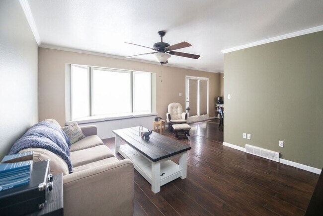 Building Photo - 117 43rd Ave Ct
