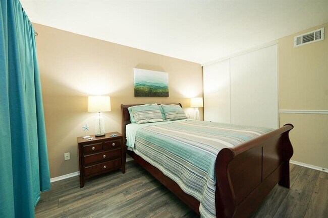 Building Photo - 12600 Melville Dr